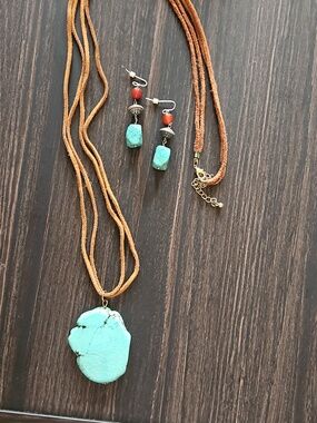 21" Boho Turquoise Stone Pendant Necklace w/ Brown Suede Cord & Matching Earings